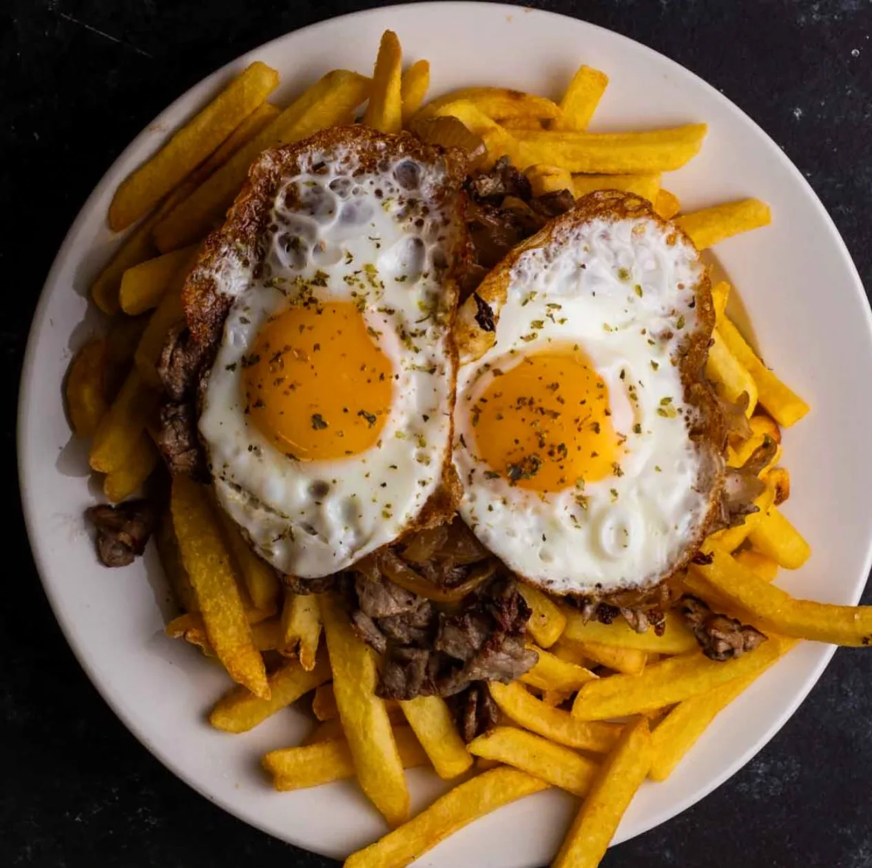 Chorrillana con huevos