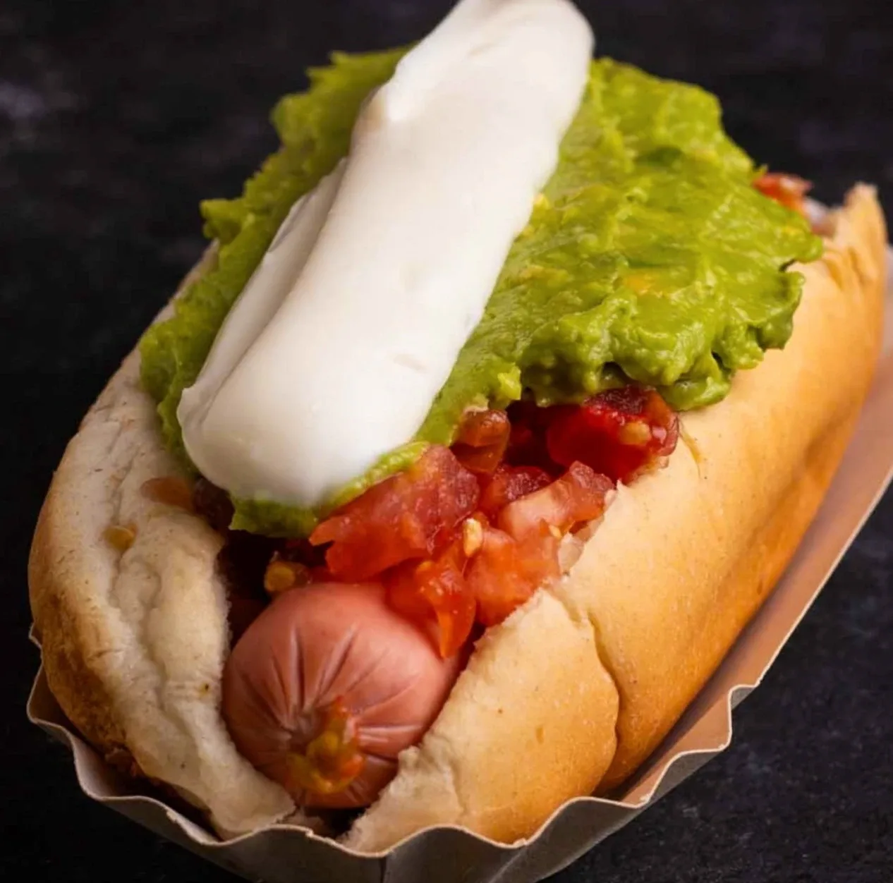 Completo con palta, tomate y mayo